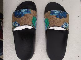 Top Pantofole da donna per interni Scarpe Classiche rosse Slide Sandali larghi e scivolosi estivi Infradito con scatola di fiori alla moda