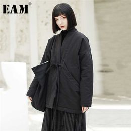 [EAM] Spring V-collar Long Sleeve Black Loose Brief Bandage Cotton-padded Large Size Coat Women Fashion JK133 211008