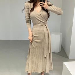 Autumn And Winter Sexy V-Neck Tie Up Knit Dresses Women Long Sleeve High Waist Korea Chic Female Sweater 210520