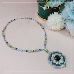Pendant Necklaces High-End Fashion Grand Lady Banquet Necklace Blue And Green The Dance Party Light Decoration Online Celebrit