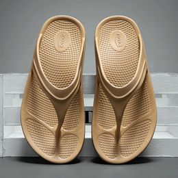 Wholesale Men Women Sandals Top quality Breathable and lightweight Beach slippers Lady Gentlemen Flip Flops flip-flops soft bottom