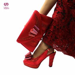 -Zapatillas de vestir 2022 Magazine Último estilo elegante diseño y bolso italiano en color rojo de moda para mujeres africanas sandalias para fiesta