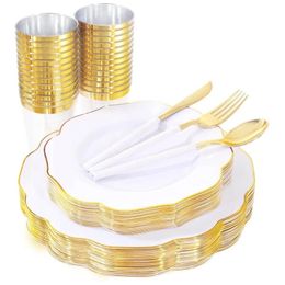 60-Piece Party Disposable Tableware Bronzing Lace-Shaped Plastic Plate Cup Silverware Set Birthday Wedding Party Supplies 211216