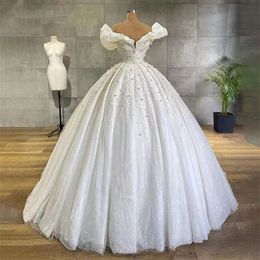 Pearls Sweetheart Wedding Dress Sheer Neck Sleeveless Bridal Gowns Sequins Lace Appliques Sweep Train Robe de mariee