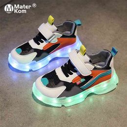 Size 25-35 Luminous Sneakers for Girls Boys Led Light Up Shoes Kids Non-slip Glowing Sneakers Children Breathable Casual Shoes 210329