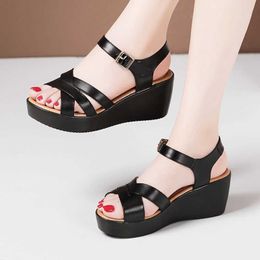 Women's Sandals Summer 2021 New Fashion Wedge for Middle-Aged Mothers High Heel Soft Soled Sandal Outer Wear Y0714