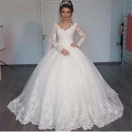 Neck Gorgeous V Ball Gown Long Sleeve Dresses spetsapplikation Vita bröllopsklänningar Robe de Mariage S