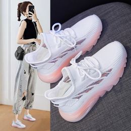 Top quality Running shoes for Fashion Women Flat Classic The Gift Mens Trainers Womens Spring and Fall Sports Sneakers Walking Jogging Hiking