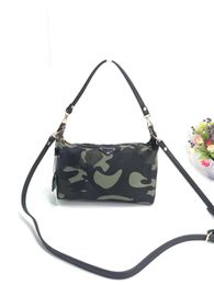 Women's Waterproof Shoulder Bag Classic Designer Messenger Bag Retro Charm Simple Luxury Handbag A190