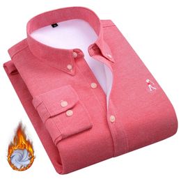 Aoliwen brand men Solid Colour oxford long sleeve warm and velvet shirt fleece lining flannel cotton winter casual shirts fit men 220224