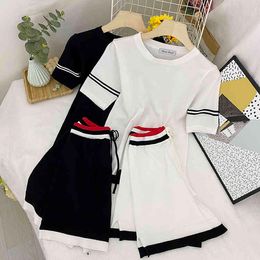 Two-piece suit summer light mature sports wind hit Colour retro knit short sleeve + wide leg pants shorts ladies X0428