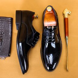 Lacing Formal Italian Design Shoes For Men Genuine Leather Wedding Business Oxford Brogue Shoes Black Round Head Men Dress Shoe