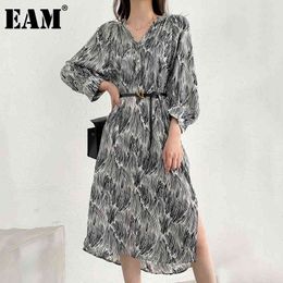 [EAM] Women Black Vintage Print Big Size Long Dress V-Neck Long Sleeve Loose Fit Fashion Spring Autumn 1DD5913 21512