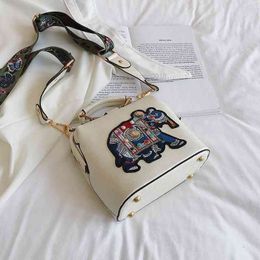 HBP Non- Bag Trendy cartoon doctor's hand bill of lading shoulder Korean version women's versatile broadband messenger