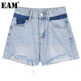 [EAM] Women Blue Contrast Colour Hole Burr Denim Shorts High Waist Loose Fit Trousers Fashion Spring Summer 1DD8498 210512