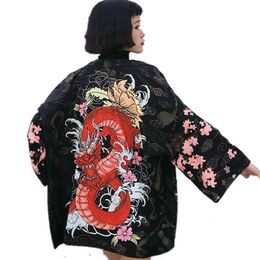 -Alta calidad Mujeres japonesas Cardigan Media manga Cuello en V Kimono Blusa Vintage Dragon Imprimir Tops Tops Abrigo suelto Sol-protector Camisas Blo de mujer