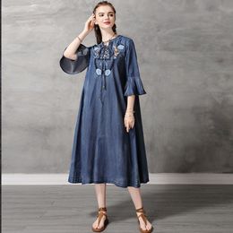 Johnature Spring Solid Colour O-neck Pockets Flare Sleeve Denim Dress Retro Embroidery Half Sleeve Women Plus Size Dress 210521