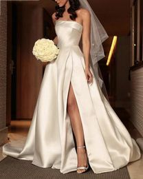 Simple Strapless Ivory Satin Dress A Line Side Split Bridal Dresses Sleeveless Garden Wedding Gowns Court Train Custom Made Robe De Mariage