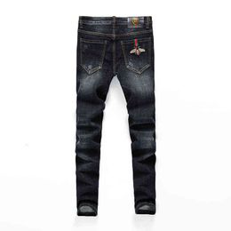 High-end Men's denim jeans feet pants slim fit autumn casual stretch all-match embroidery little bee teenagers pencil pants 211120