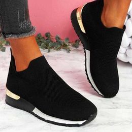 2021 Fashion Women Casual Shoes Mesh Breathable Comfortable Female Sneakers Summer Solid Color Slip On Ladies Walking Shoes Y0721