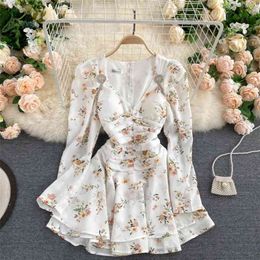 Lady Retro Dress Women V Neck Pleated High Waist Slimming Autumn Long Sleeve Fashion Floral Print Padded Vestidos P216 210527
