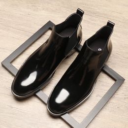 Moda nera formale scarpe eleganti da uomo stivali in pelle verniciata stivaletti maschili