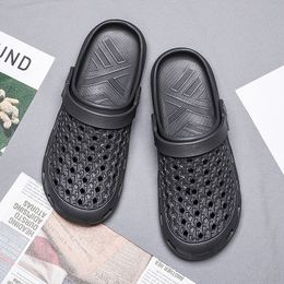 Wholesale 2021 Top Quality Men Flat Slippers Platform No Brand Outdoor Beach Hole Shoes Summer Fashion Personality Non Slip Sandals EUR 40-45 28LL-189