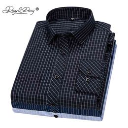 DAVYDAISY Arrival Men Shirt Long Sleeve Shirts Twill Plaid Fashion Causal Dress Man Shirt 17 Colours Brand Clothes DS342 210708