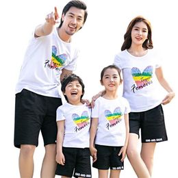 Summer Casual Family Matching Outfits Mommy Daddy And Me Clothes Mother Daughter T-shirt 210521