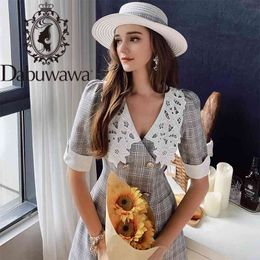 Dabuwawa Exclusive Vintage Plaid Dress Women Appliques Collar Double Breasted Elegant Split Hem Dress Office Lady DO1BDR077 210520