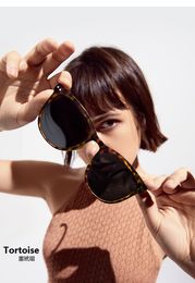 Folded Sunglasses Light Sunglasses Women Fashion Small Frame Round Driving Retro Outdoor Glasses UV400