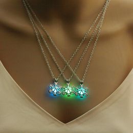 3 Color Luminous Stone Necklaces Women Fashion Snowflake Glow in the Dark Pendant Necklace Sliver Jewelry