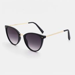 Women Casual Fashion Metal Full Frame Plus Size UV Protection Sunglasses - Black