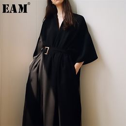 [EAM] New Spring Summer V-Neck Half Sleeve Black Loose Waist Bandage Pocket Long Big Size Dress Women Fashion Tide JT063 210323