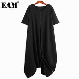 [EAM] Women Black Asymmetric Big Size Long Dress Round Neck Short Sleeve Loose Fit Fashion Spring Summer 1DD6157 210512