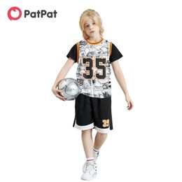 Arrival Summer Kids Boy Sporty Comic Print Tee and Shorts Set 210528
