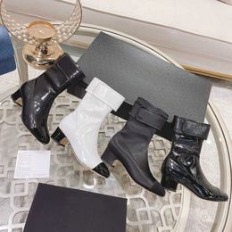 2021 женские дизайнерские сапоги Мартин черная кожа кавалер женские шорты 4,5 см