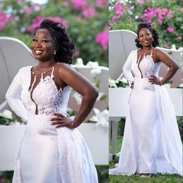 African Plus Size Mermaid Wedding Dresses with Detacable Train 2022 Lace Beaded Jewel Neck Applique Beaded Bridal Gowns