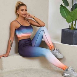 GXQIL Gradient Printtd Sports Suit for Fitness Women Yoga Set with Pad Gym Clothing Running Workout Training Bra 210802