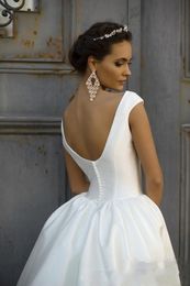 Modest White Satin A Line Wedding Dresses For Bride Jewel Neck Cap Sleeves Princess Bridal Ball Gowns Boho Garden Sweep Train Simp209P