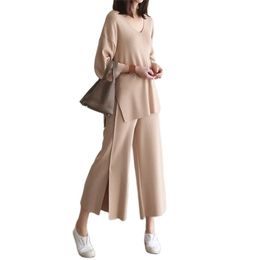 Fashion Women's Suit Spring V-neck Top + Split Wide Leg Pants Knitted Two-piece 210520