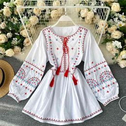 Women National Style Embroidered Long-Sleeved Dress Lace-up V-neck Autumn Nipped Waist Slim Fit Female Mini Vestidos GK446 210507