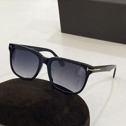fashion modle Canada - Sunglasses For Men Summer Style Classic Design Gafas de sol hombres Driving Fashion With Original Case Modle 0775