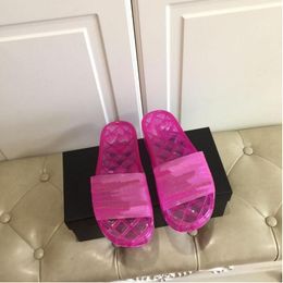 Sandali da donna Pantofole Designer Gelatina di cristallo trasparente Buty Damskie Gomma in pelle Sexy Luxury Slides Summer Mujer Soft Fashion scarpe taglia 35-42