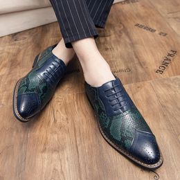 Mens Dress Shoes New Snakeskin pattern Brogue Man Leather Shoes Vintage Carved Formal Business Flats Office Male Wedding Shoes