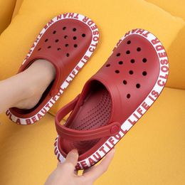 Men Women Sandals Soft Bottom Sandy beach Hole shoes Lady Gentlemen Flip Flops Luxurys Designers