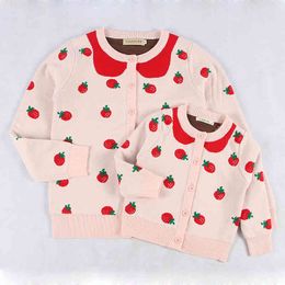 Family Matching Outfits Look Fashion Mother Baby Cotton Mommy and Me Clothes Strawberry Printing Clothing 210429