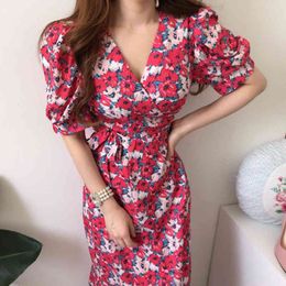 Women Red Slim Bandage Floral Print High Waist Dress V-neck Short Puff Sleeve Fashion Spring Summer 2F0428 210510