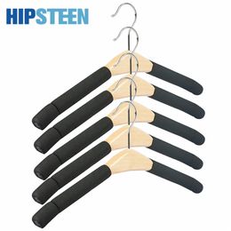 HIPSTEEN 5PCS Durable Solid Wood Clothes Hanger Sponge Household Shops Laundry Holder(Male Type) 210318