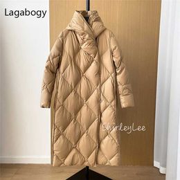 Lagabogy Winter Women Jacket Long Parkas 90% White Duck Down Coats Female Hooded Warm Puffer Overcoat Ultra Light Outwear 210930